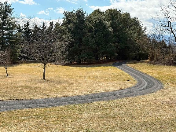 3rd image of 96 Shalom Rd