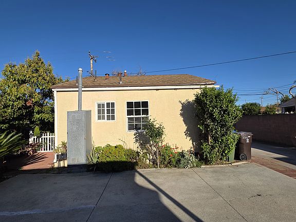 3rd image of 11307 S Grevillea Ave #11307