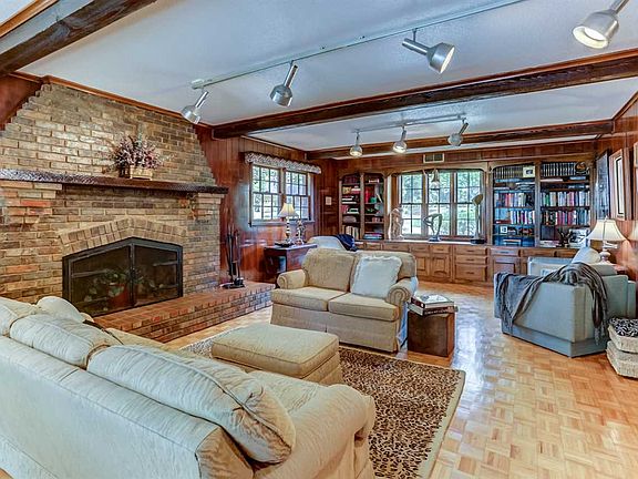 2nd image of 1781 E Bryn Mawr Cir