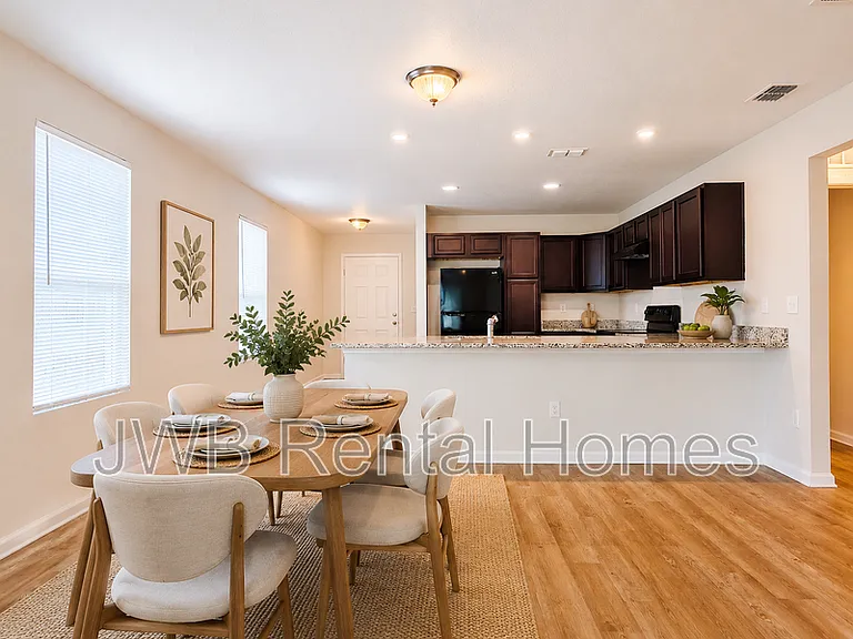 8213 Free Ave — Photo 5