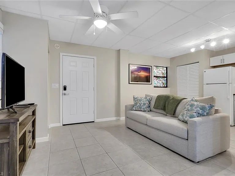 1282 Belaire Ct W — Photo 25