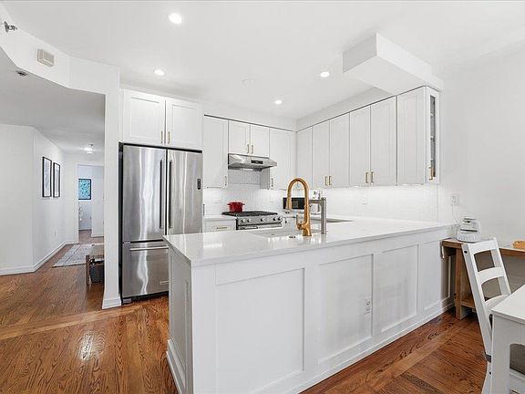 4th image of 219 Grand St APT 4A
