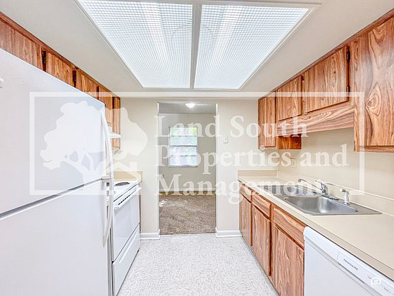 5th image of 3016 Skipper Pl