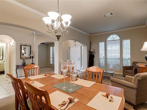 5th image of 704 Camellia Ct