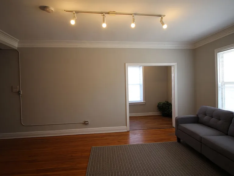 1204 W Granville Ave — Photo 3