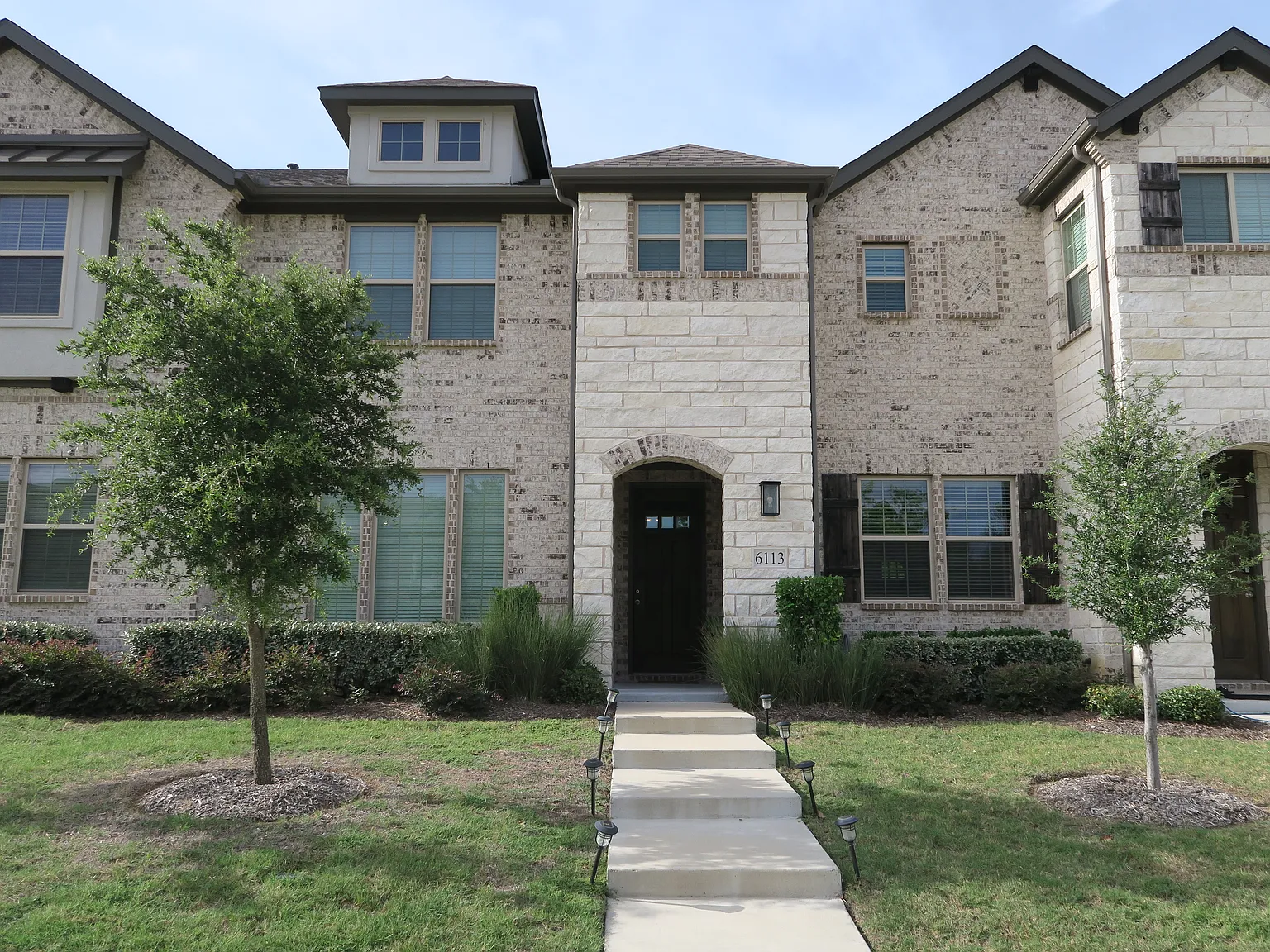 3 bed, 2.5 bath, 1574 sqft, $2,650 — Photo 2