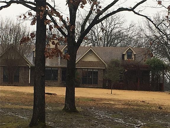 3rd image of 1000 White Oak Est