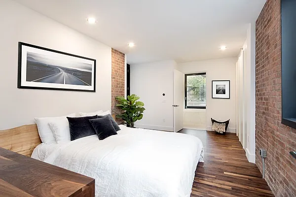 Sold by Bold New York | media 26