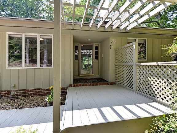 4th image of 104 Montague Cir