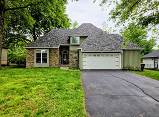 521 Chaucer Ln, Warrensburg, MO 64093