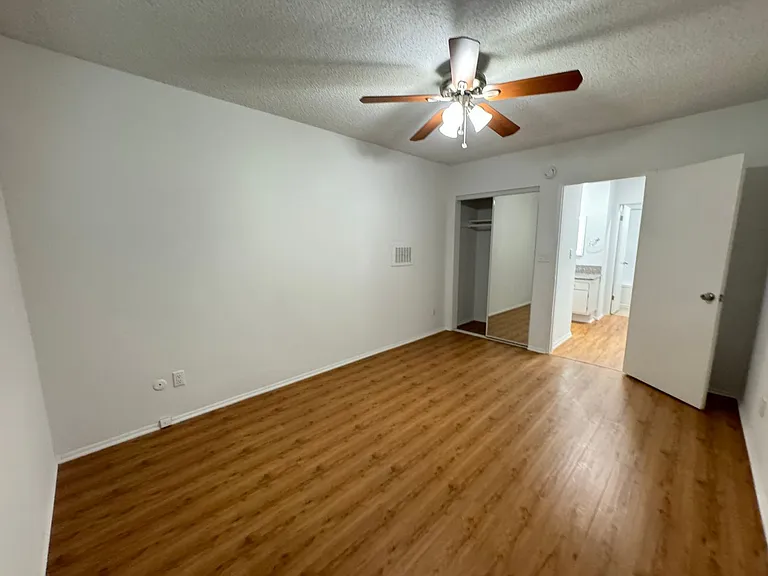 14220 Burbank Blvd — Photo 25