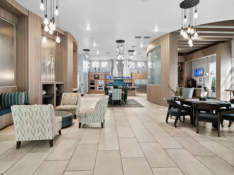 Centre Pointe Apartments — Photo 27
