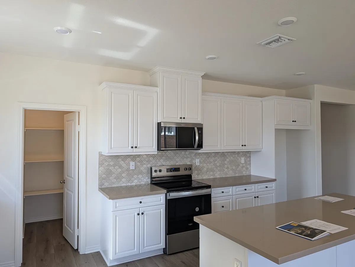 Kitchen with island - 9628 La Mancha Way