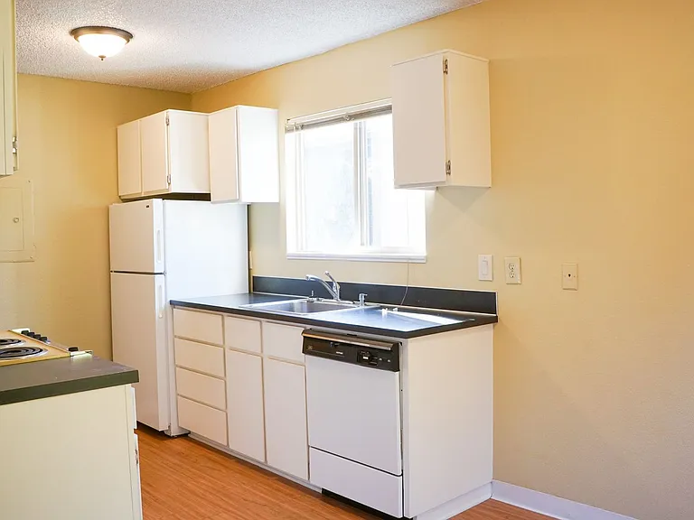 3705 SE 35th Pl #18 — Photo 6