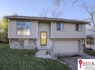 8117 Oakwood St, Ralston, NE 68127