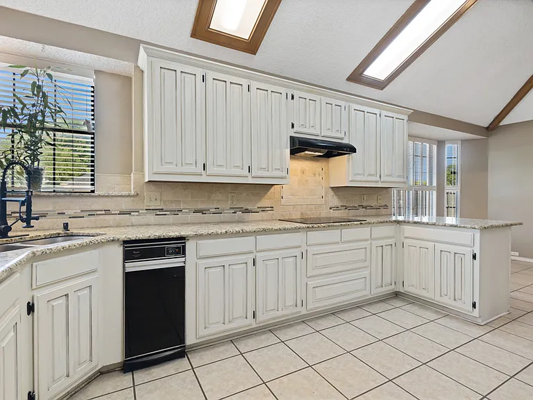901 Green Brook Dr — Photo 9