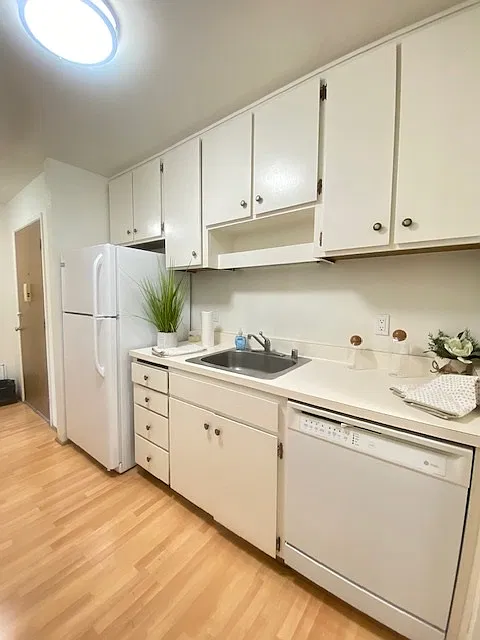 2700 Le Conte Avenue #406 - 1 — Photo 2