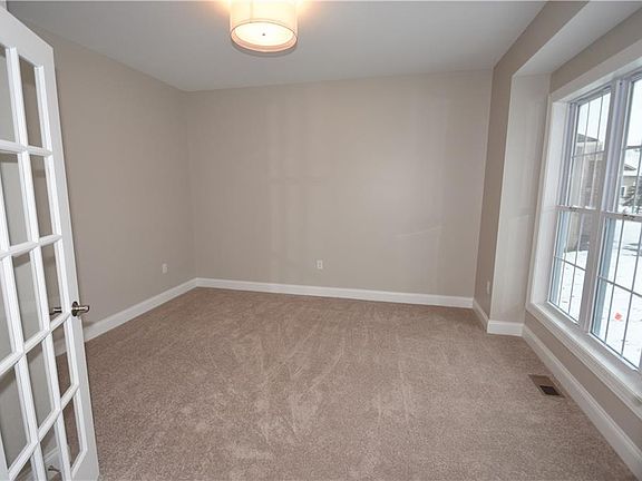 5th image of 146 Lynx Ct