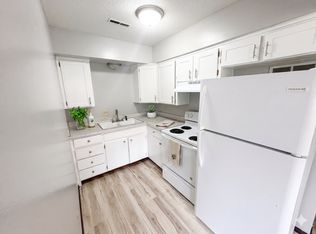 1125 Dixon Dr APT 2, Waterloo, IA 50701