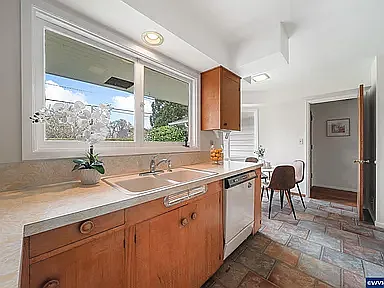 1950 SW Whiteside Dr — Photo 12