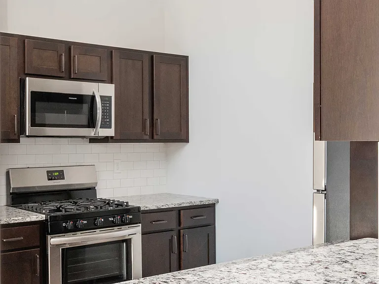 150 Oakland St — Photo 17
