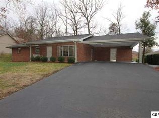 1107 Village Dr, Sevierville, TN 37862