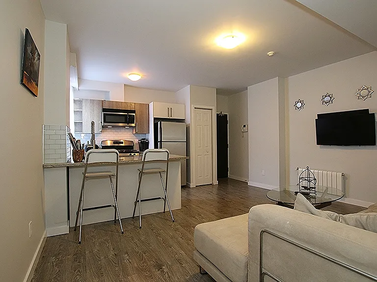 174 Clarence St — Photo 2
