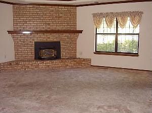 3rd image of 9227 Admiral Lowell Pl NE