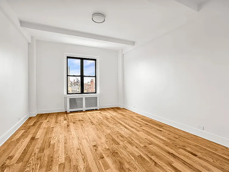 208 W 23rd St #1611 — Photo 2