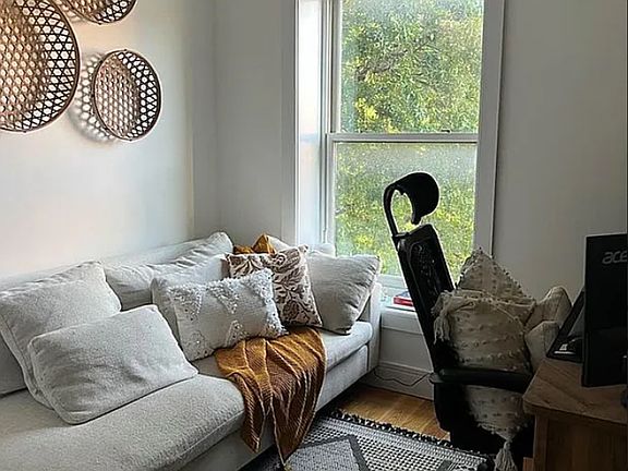 5th image of 1078 Park Pl APT 3F