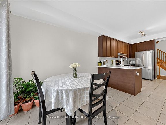 5th image of 8 Hickman Rd