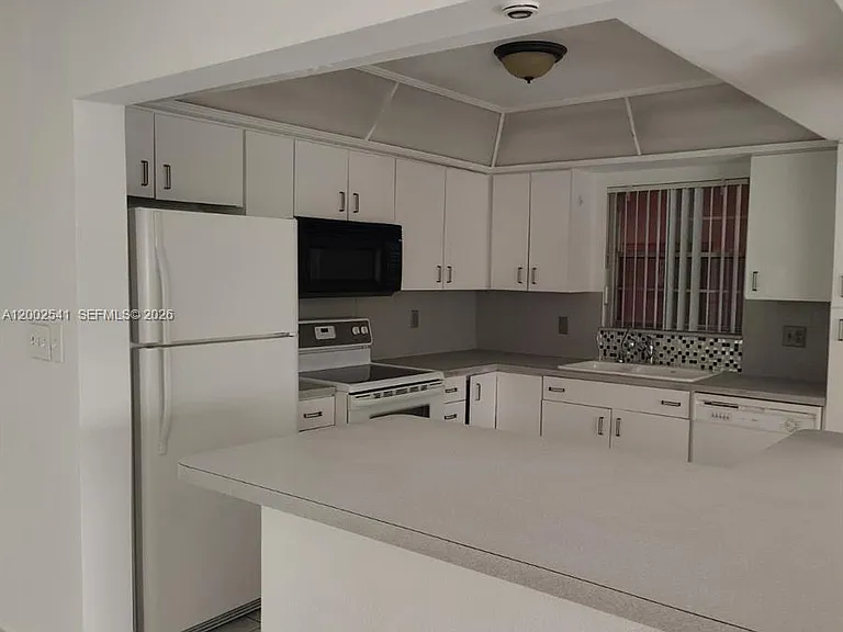 200 NE 12th Ave #1C — Photo 6