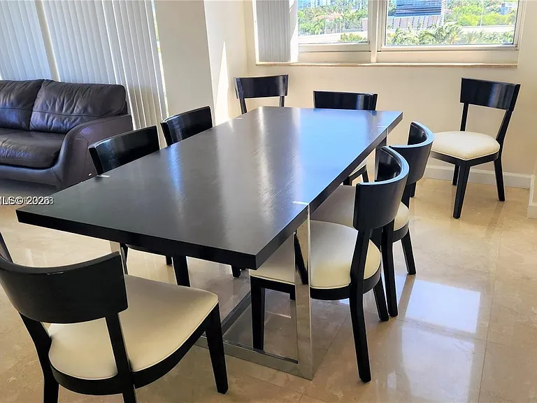 19501 W Country Club Dr #704 — Photo 5