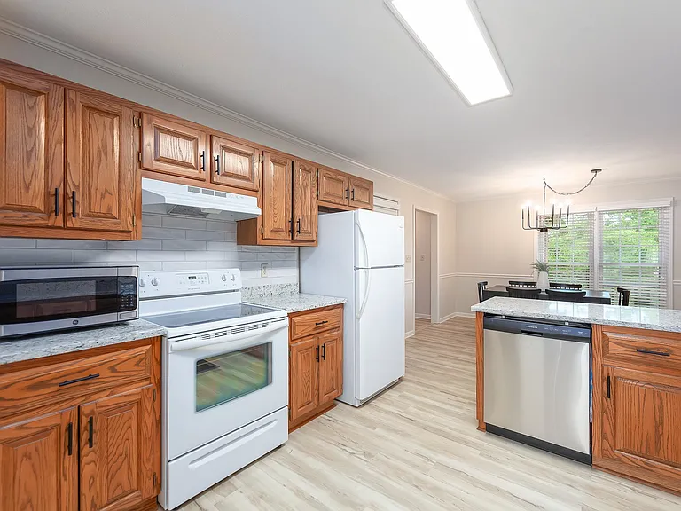 28 Greencastle Dr — Photo 8