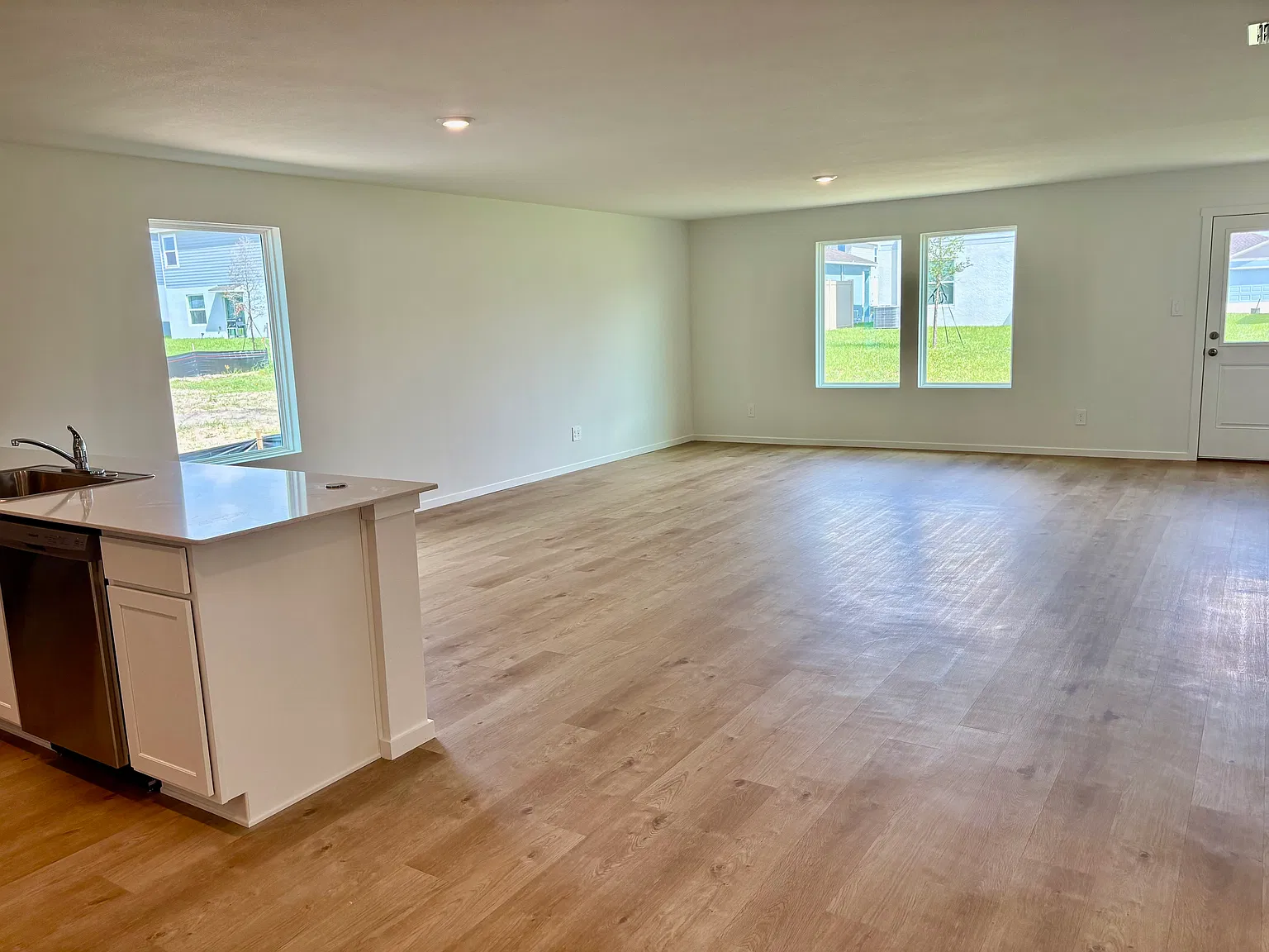 4 bed, 1985 sqft, $1,950 — Photo 3