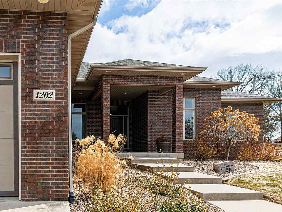 1202 12th Pl, Kalona, IA 52247 Zillow