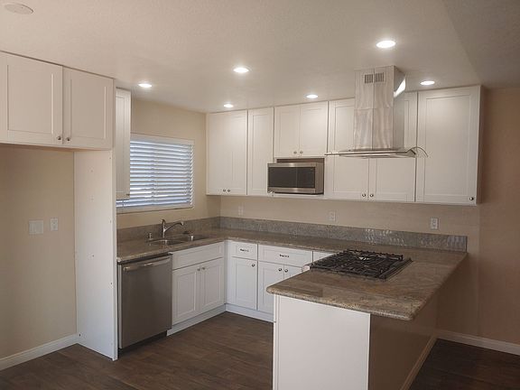5th image of 871 Montview Dr
