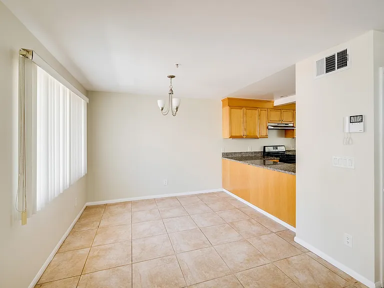 1011 Thompson Ave #C — Photo 7