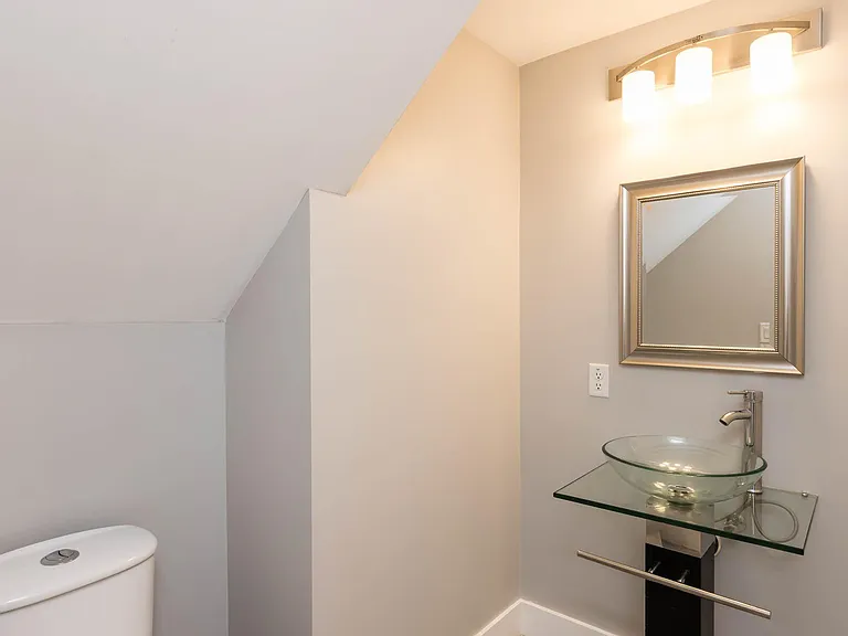 800 E Cherry St — Photo 16