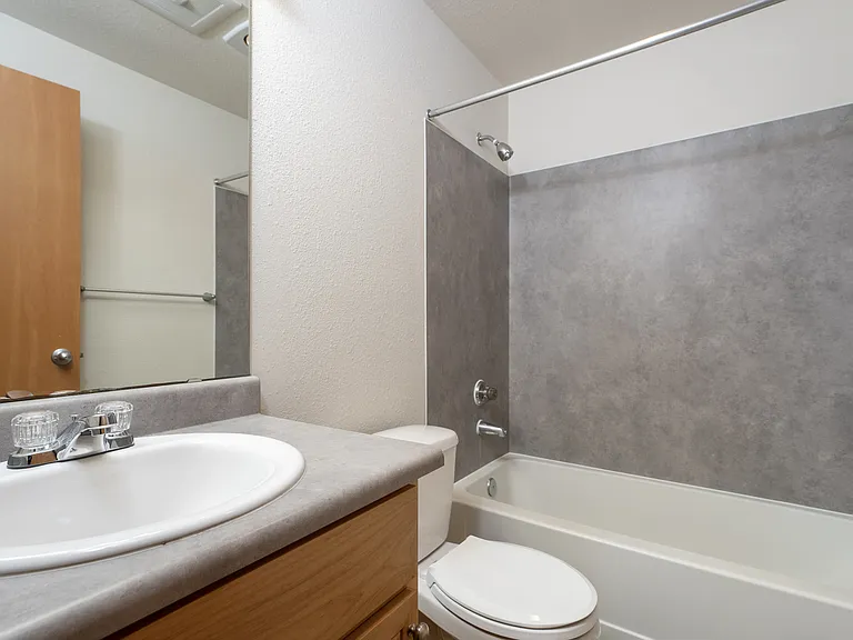 2x2 Bed/Bath = 900 sq ft 2x2 Bed/Bath = 900 sq ft