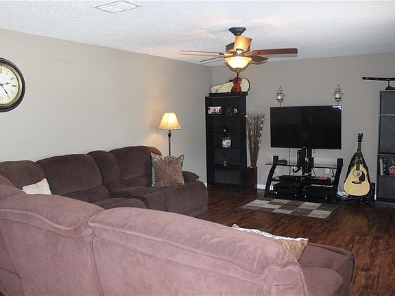 5th image of 3234 Helmel Ct