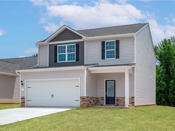 3416 Robindale Dr, Winston Salem, NC 27107