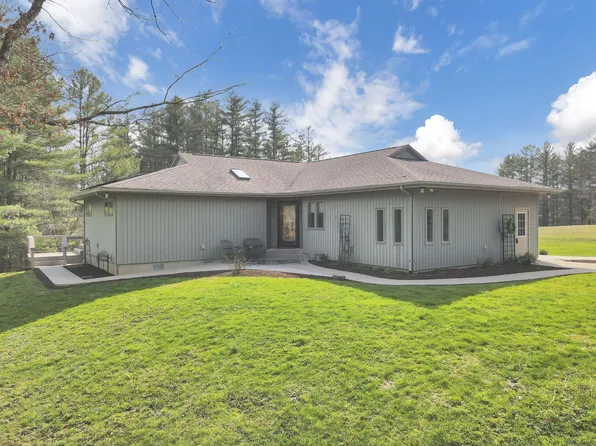 11135 Salem Rd, Athens, OH 45701