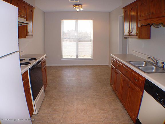 4th image of 10508 Oak Run Dr N