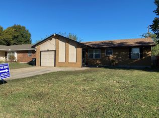 941 NW 28th St, Moore, OK 73160