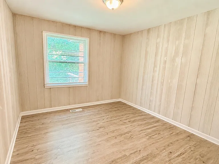1908 Stevens Dr NE — Photo 12