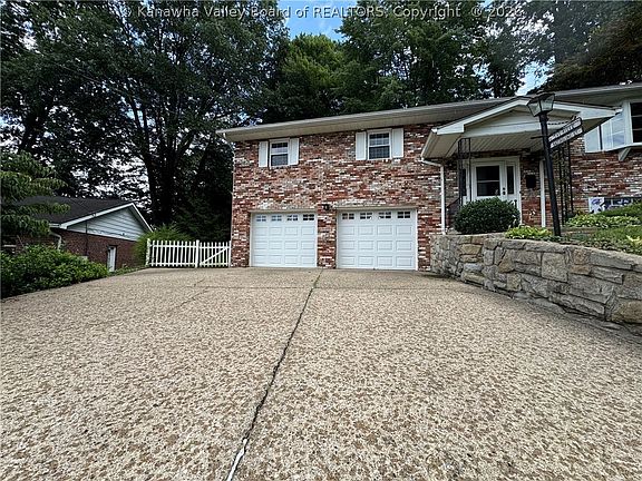 3rd image of 940 Helene St