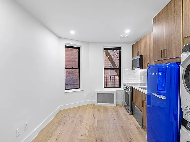 82-86 W Washington Pl #2D — Photo 2