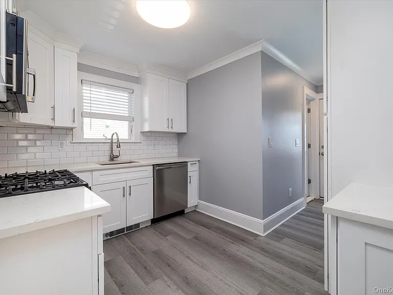 121 Raymond St #1 — Photo 10
