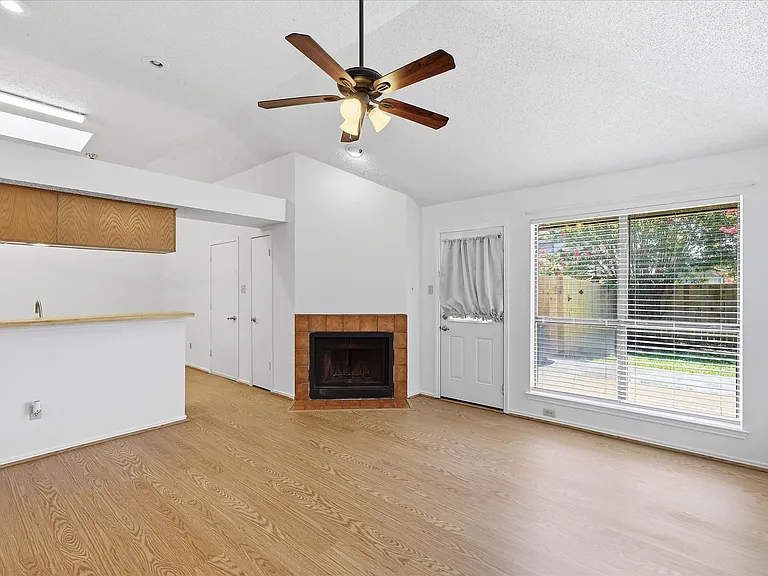 559 Lee Dr — Photo 2